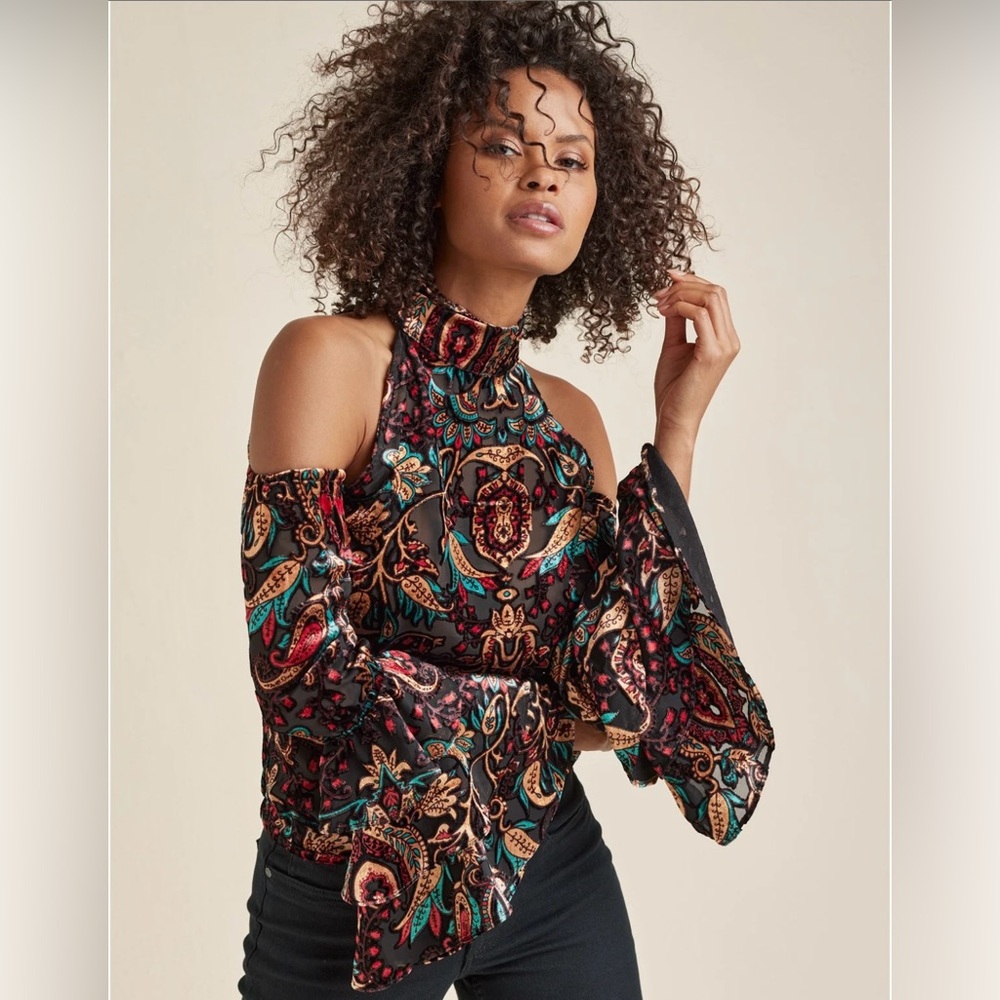 EUC VENUS Halter Cold Shoulder Bell Sleeve Blouse